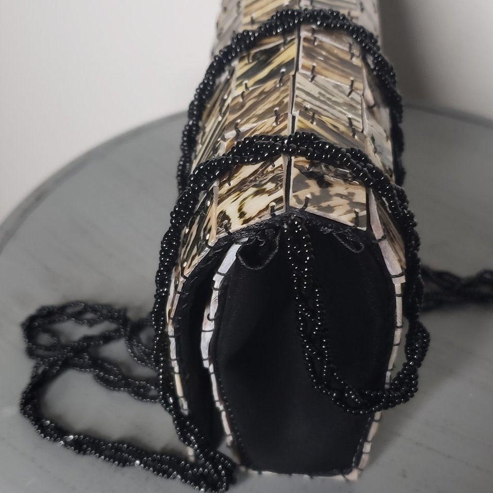 Authentic Mod by Design Shell Cross-body Bag - Picture 12 of 12